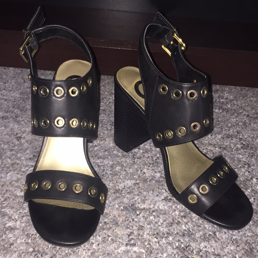 Guess Heels - Picture 2 of 6